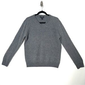 100% 2-Ply Cashmere Sweater Classic V-Neck Minimalist Quiet Luxury Old Money